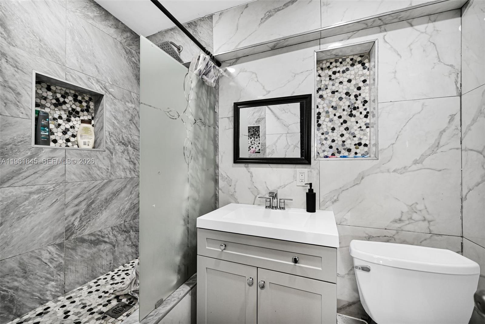 LAKEVIEW CONDOMINIUMS - Residential