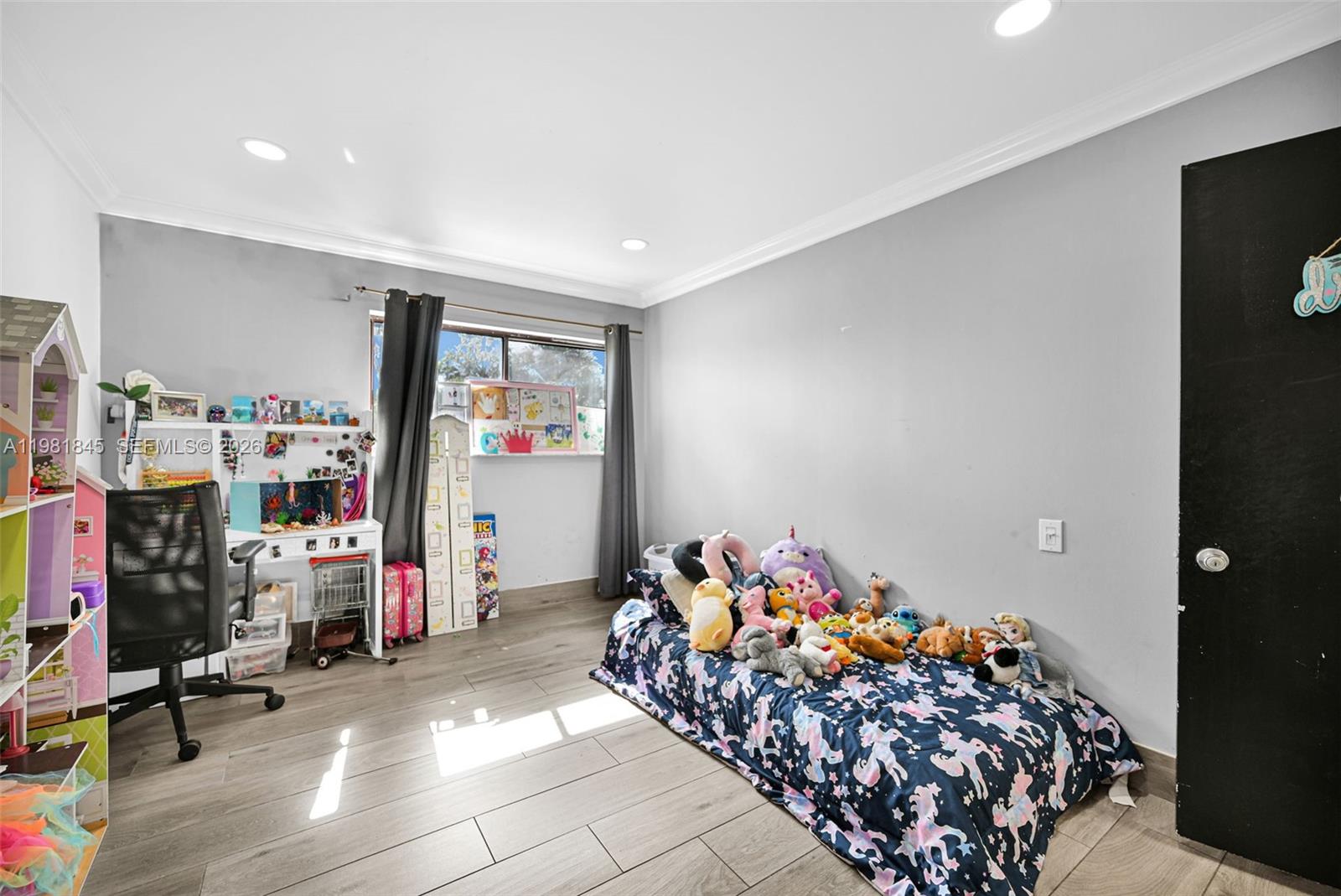 LAKEVIEW CONDOMINIUMS - Residential