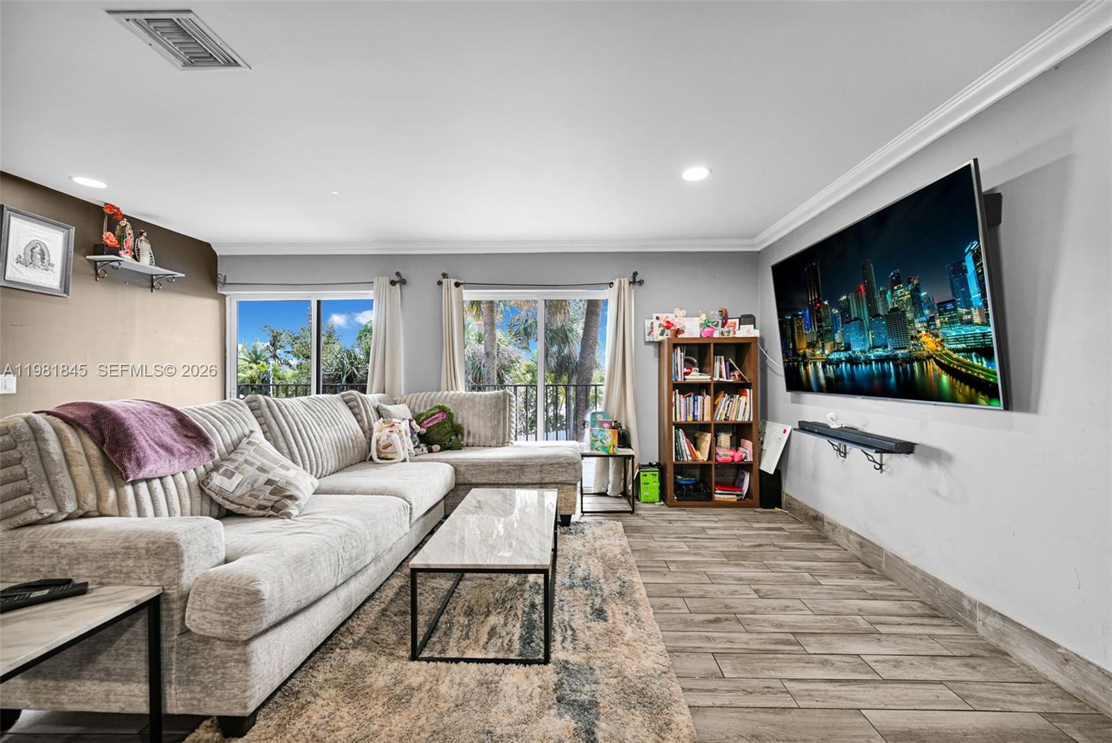 LAKEVIEW CONDOMINIUMS - Residential