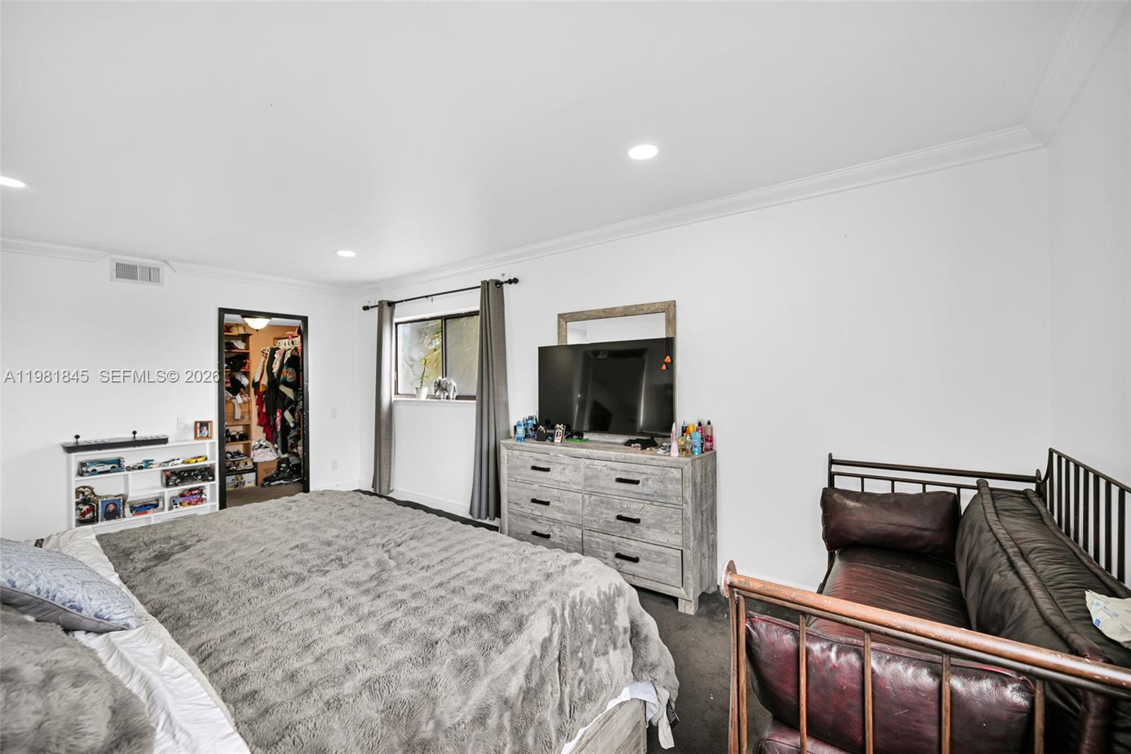 LAKEVIEW CONDOMINIUMS - Residential