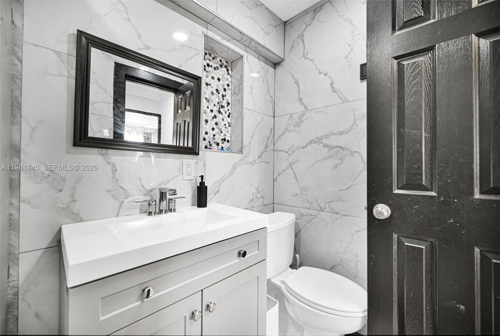 LAKEVIEW CONDOMINIUMS - Residential