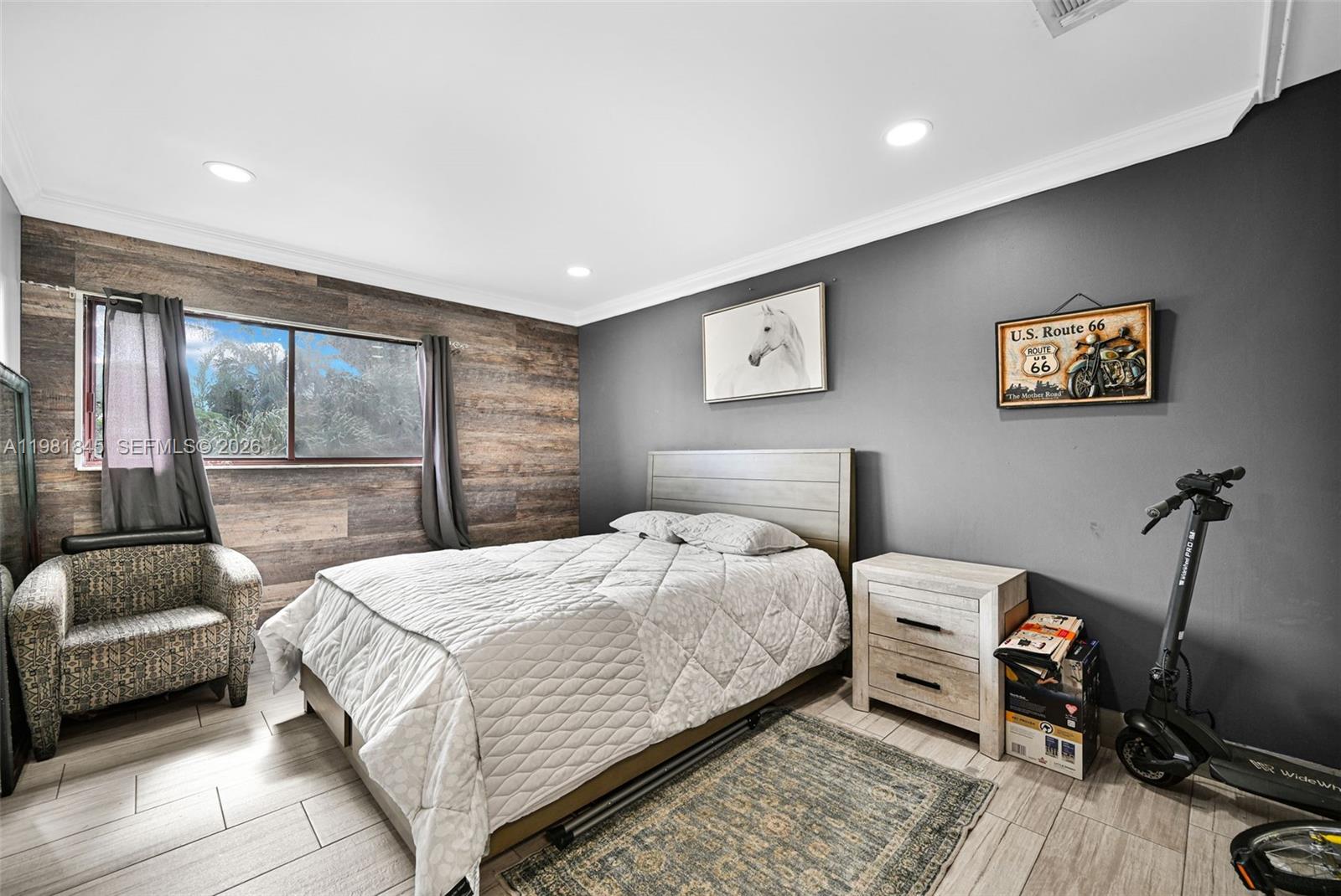 LAKEVIEW CONDOMINIUMS - Residential