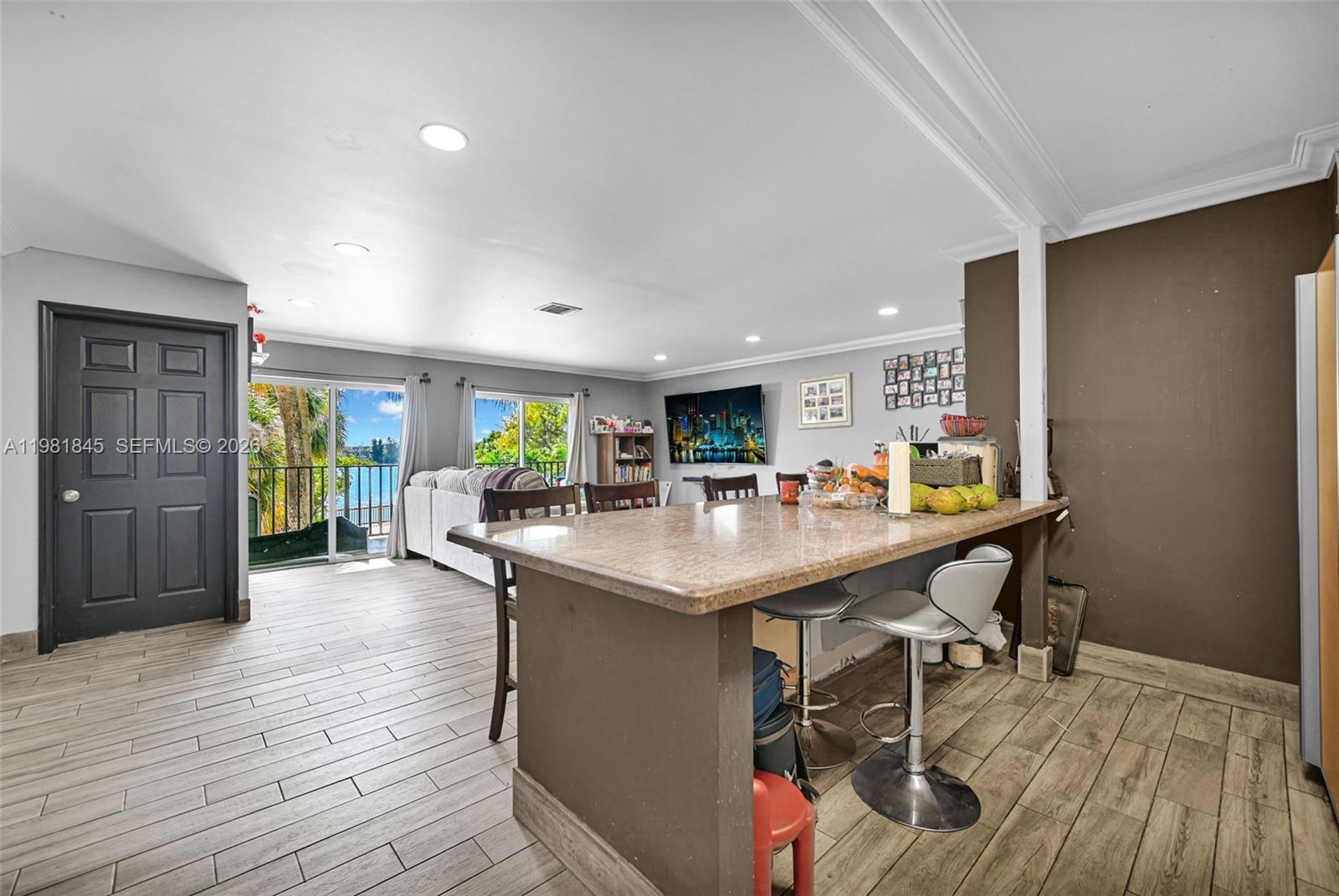 LAKEVIEW CONDOMINIUMS - Residential