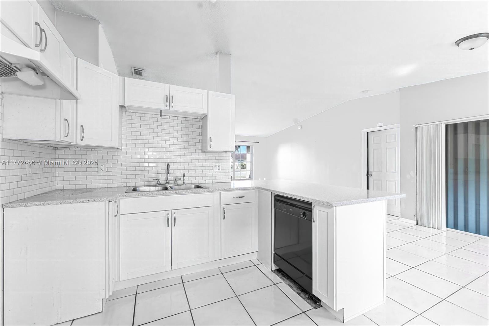 CAMBRIDGE ESTATES - Residential