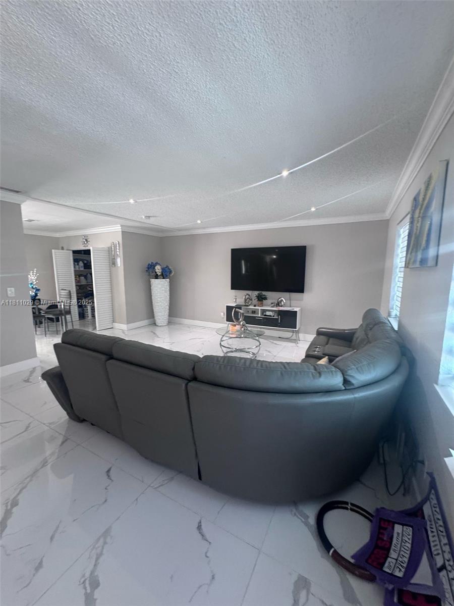 365 SW 17th Ave