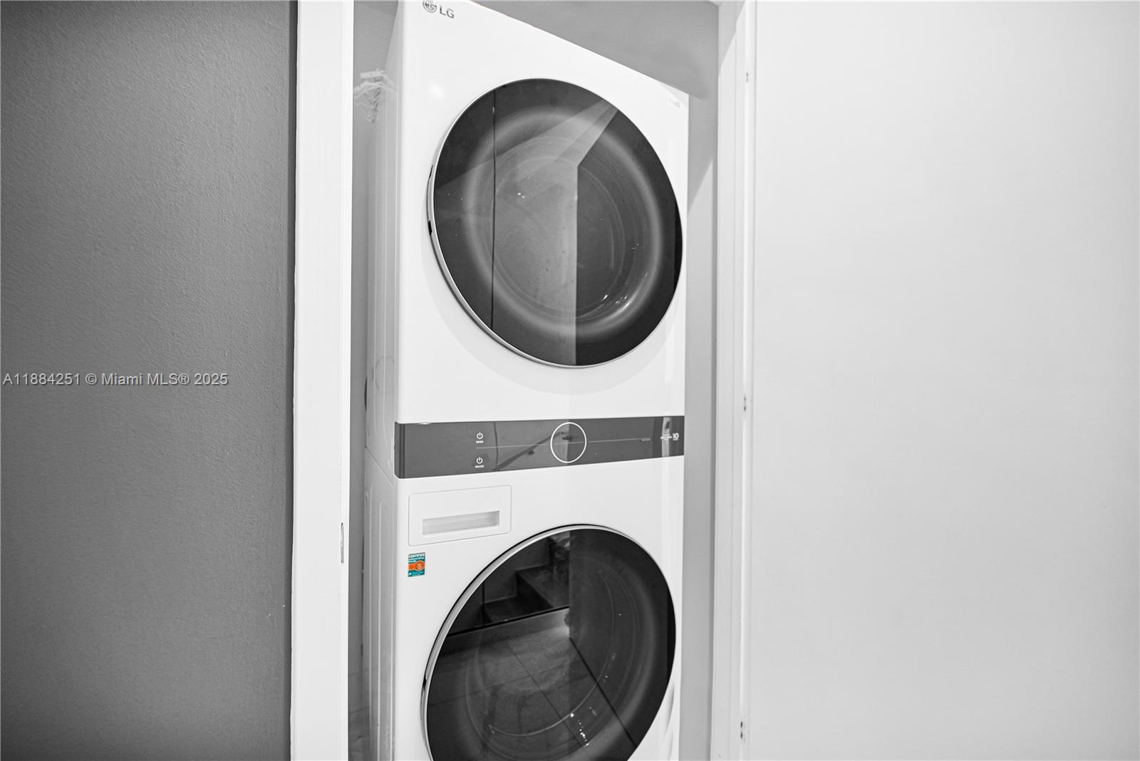 ONE BAY CONDO - Residential Lease