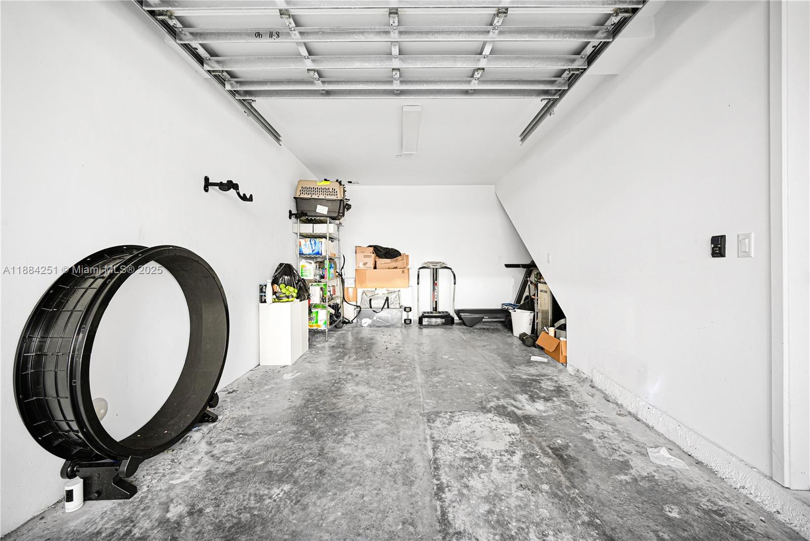 ONE BAY CONDO - Residential Lease