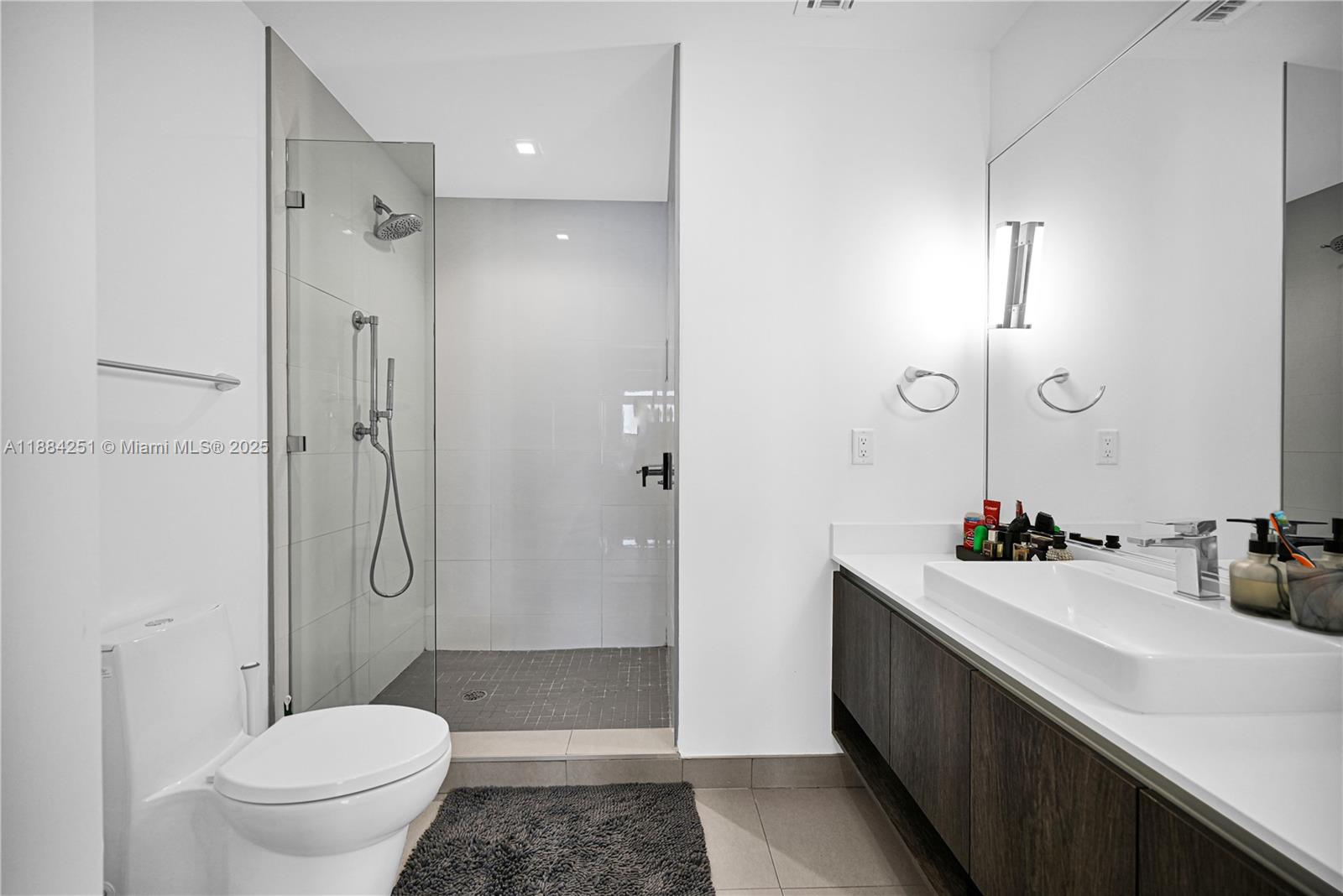 ONE BAY CONDO - Residential Lease