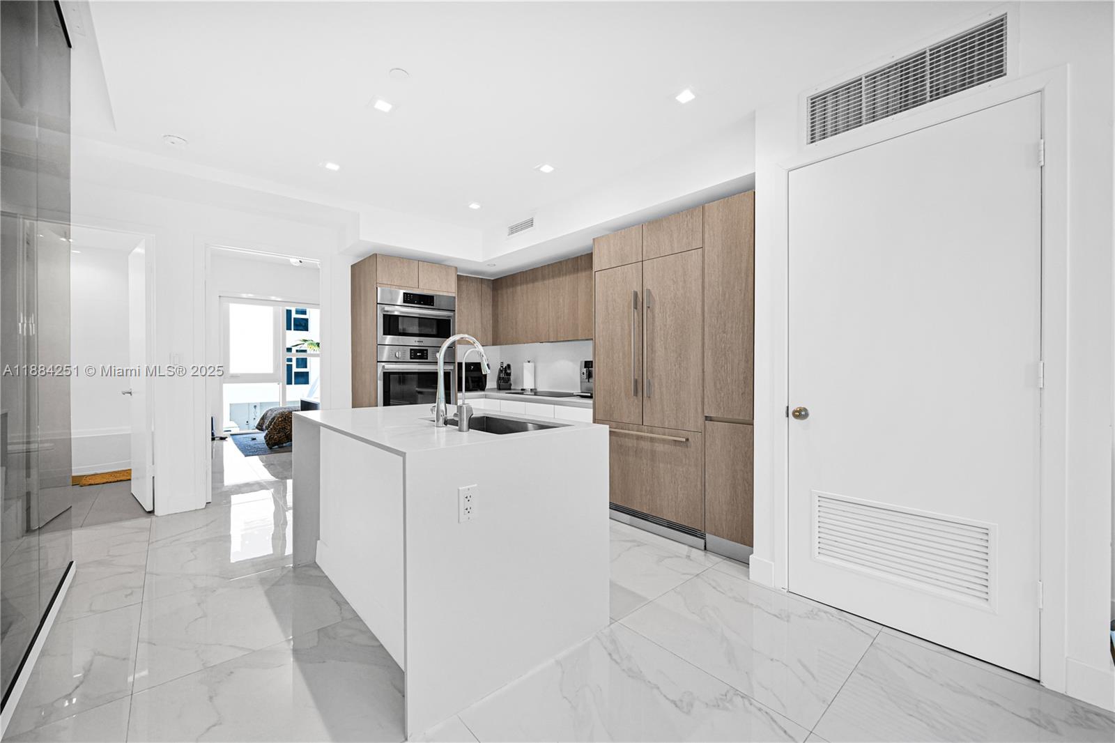 ONE BAY CONDO - Residential Lease