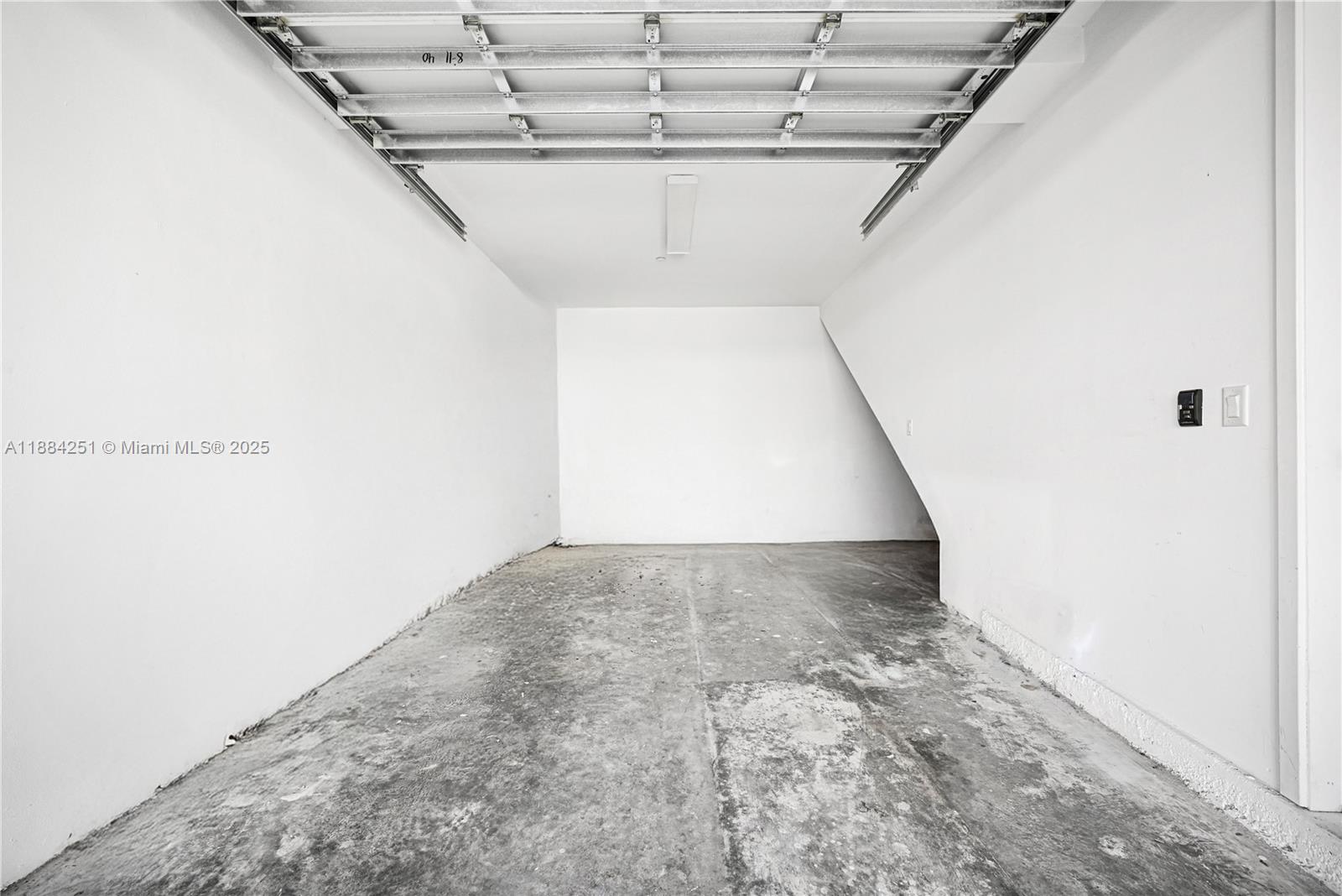 ONE BAY CONDO - Residential Lease