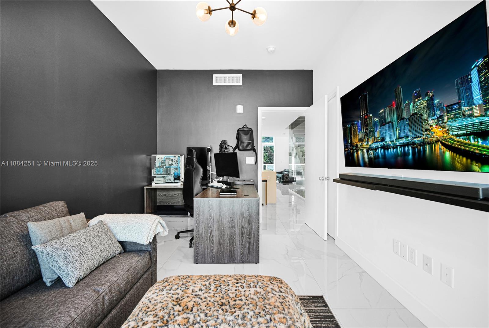 ONE BAY CONDO - Residential Lease