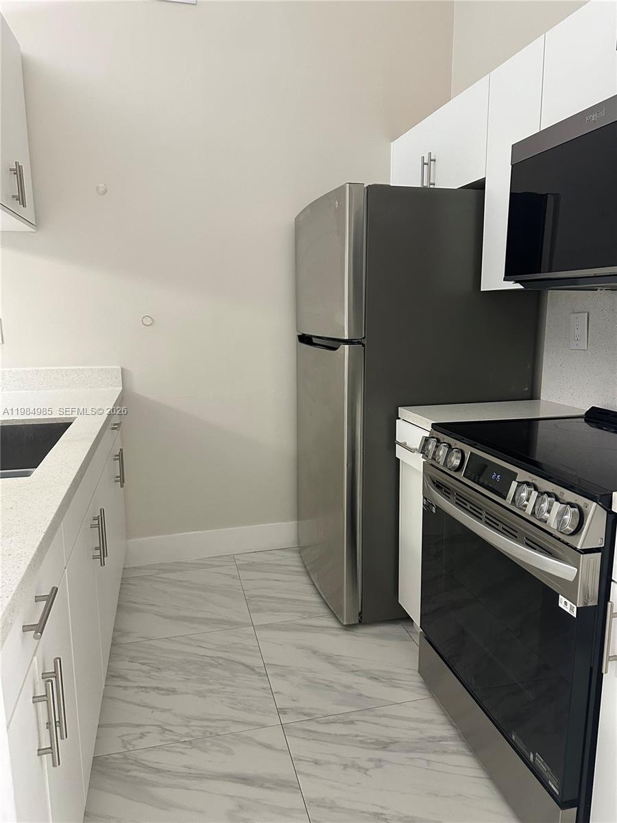 COUNTRY LAKE MANORS TOWNH - Residential Lease