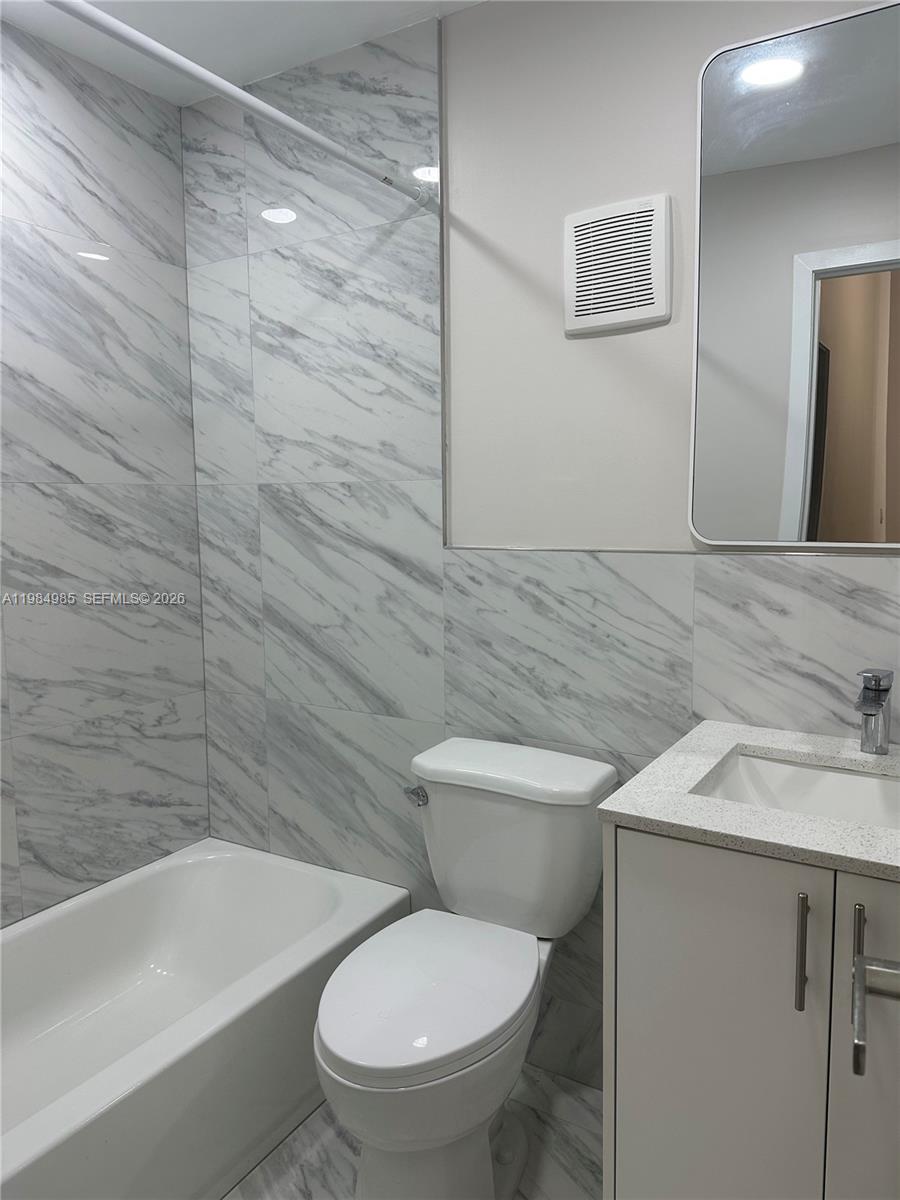 COUNTRY LAKE MANORS TOWNH - Residential Lease