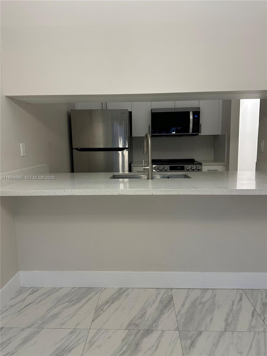 COUNTRY LAKE MANORS TOWNH - Residential Lease