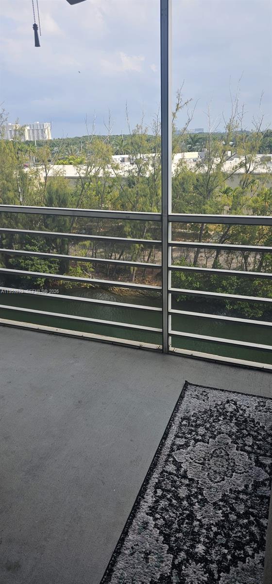 EASTERN SHORES WHITE HOUS - Residential