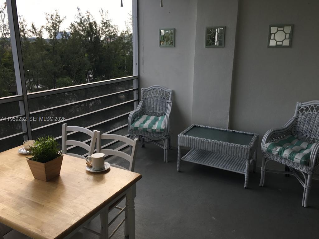 EASTERN SHORES WHITE HOUS - Residential