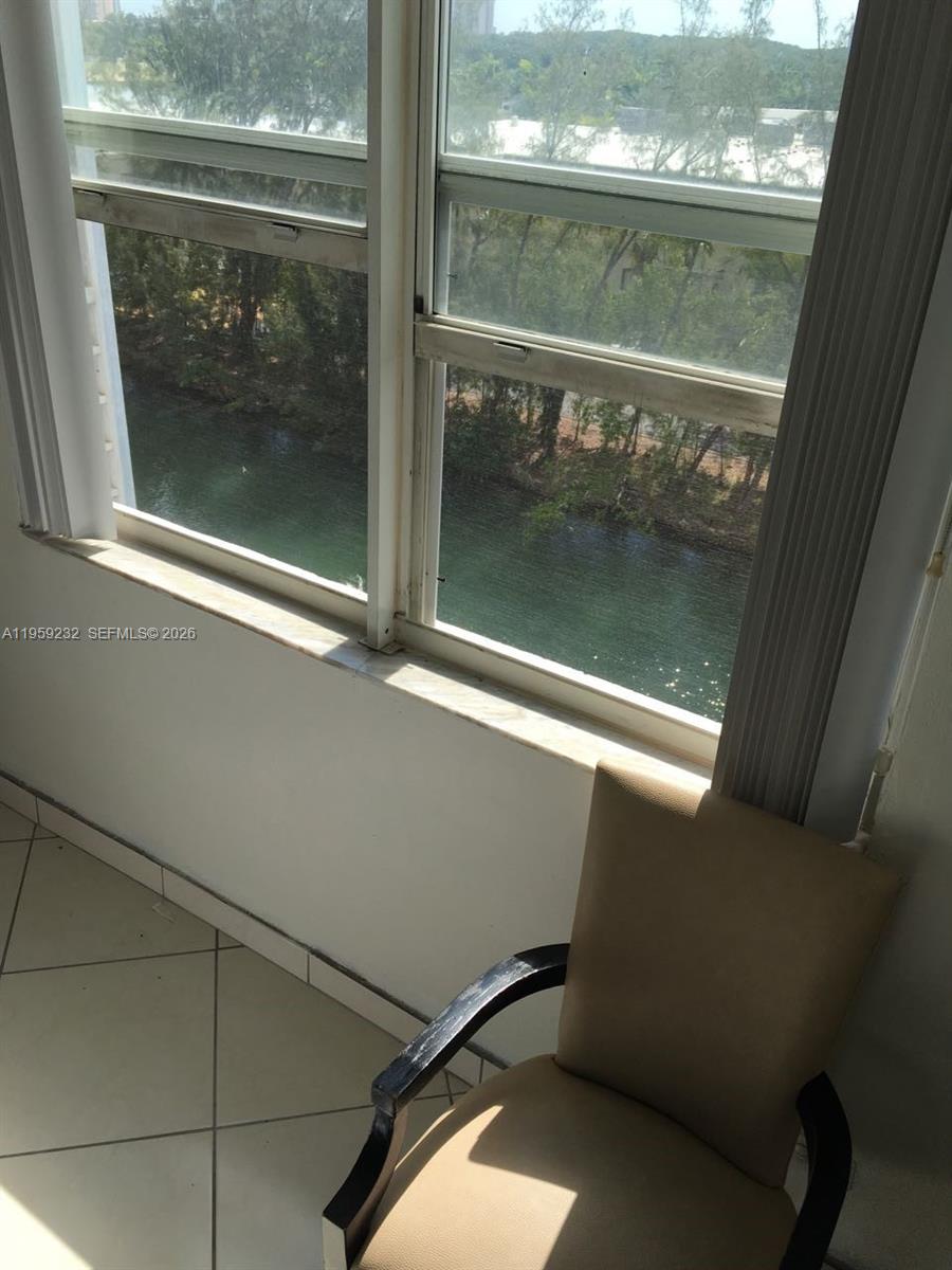 EASTERN SHORES WHITE HOUS - Residential