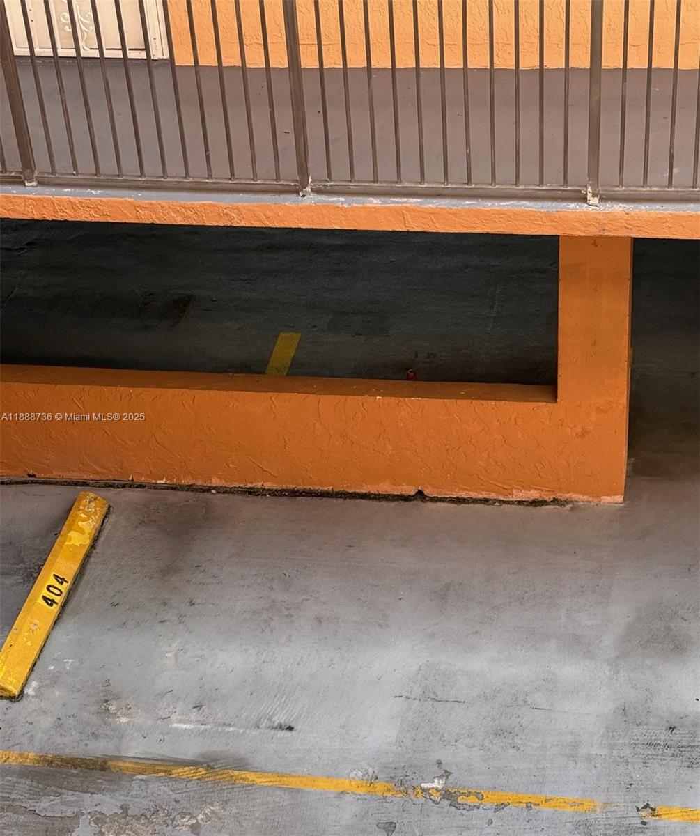 PRESIDENTIAL CORNERS COND - Residential