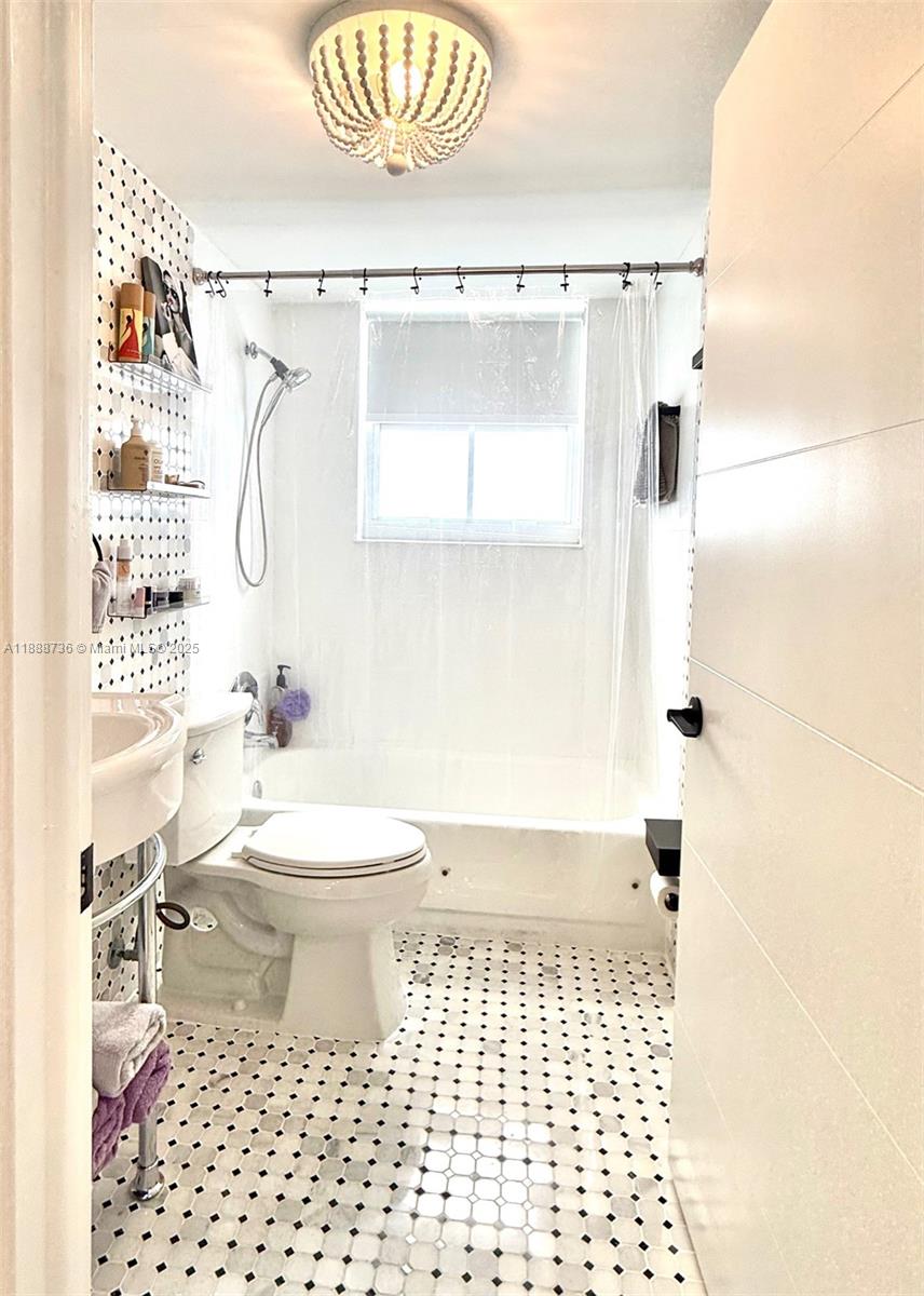 PRESIDENTIAL CORNERS COND - Residential