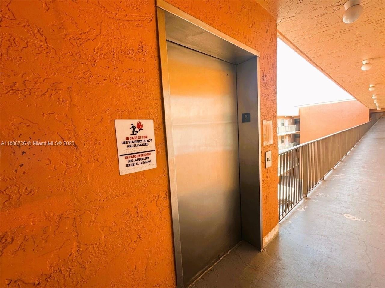 PRESIDENTIAL CORNERS COND - Residential