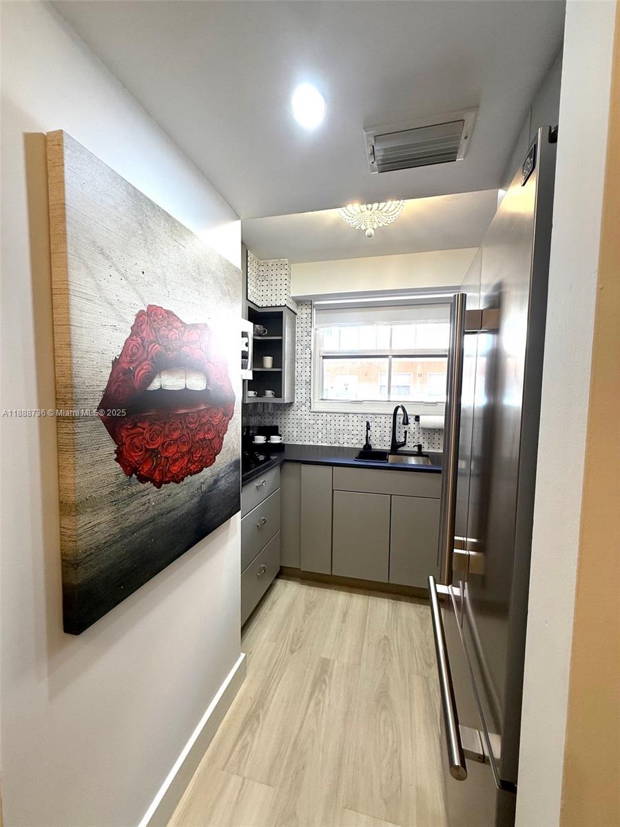 PRESIDENTIAL CORNERS COND - Residential