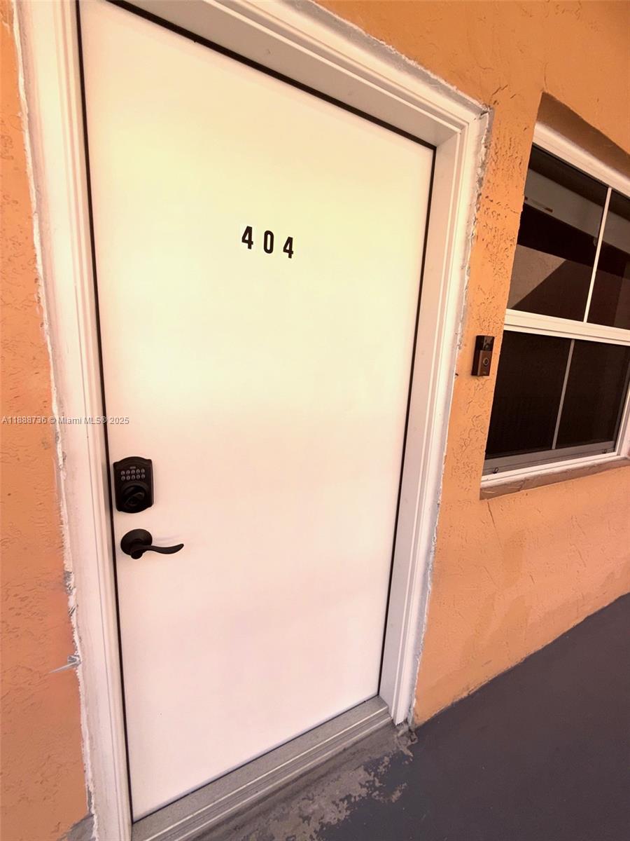 PRESIDENTIAL CORNERS COND - Residential