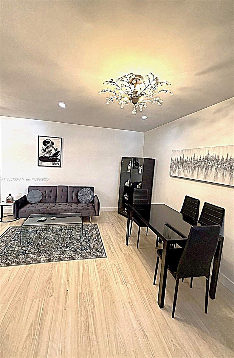 PRESIDENTIAL CORNERS COND - Residential