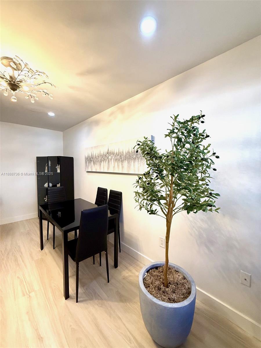 PRESIDENTIAL CORNERS COND - Residential