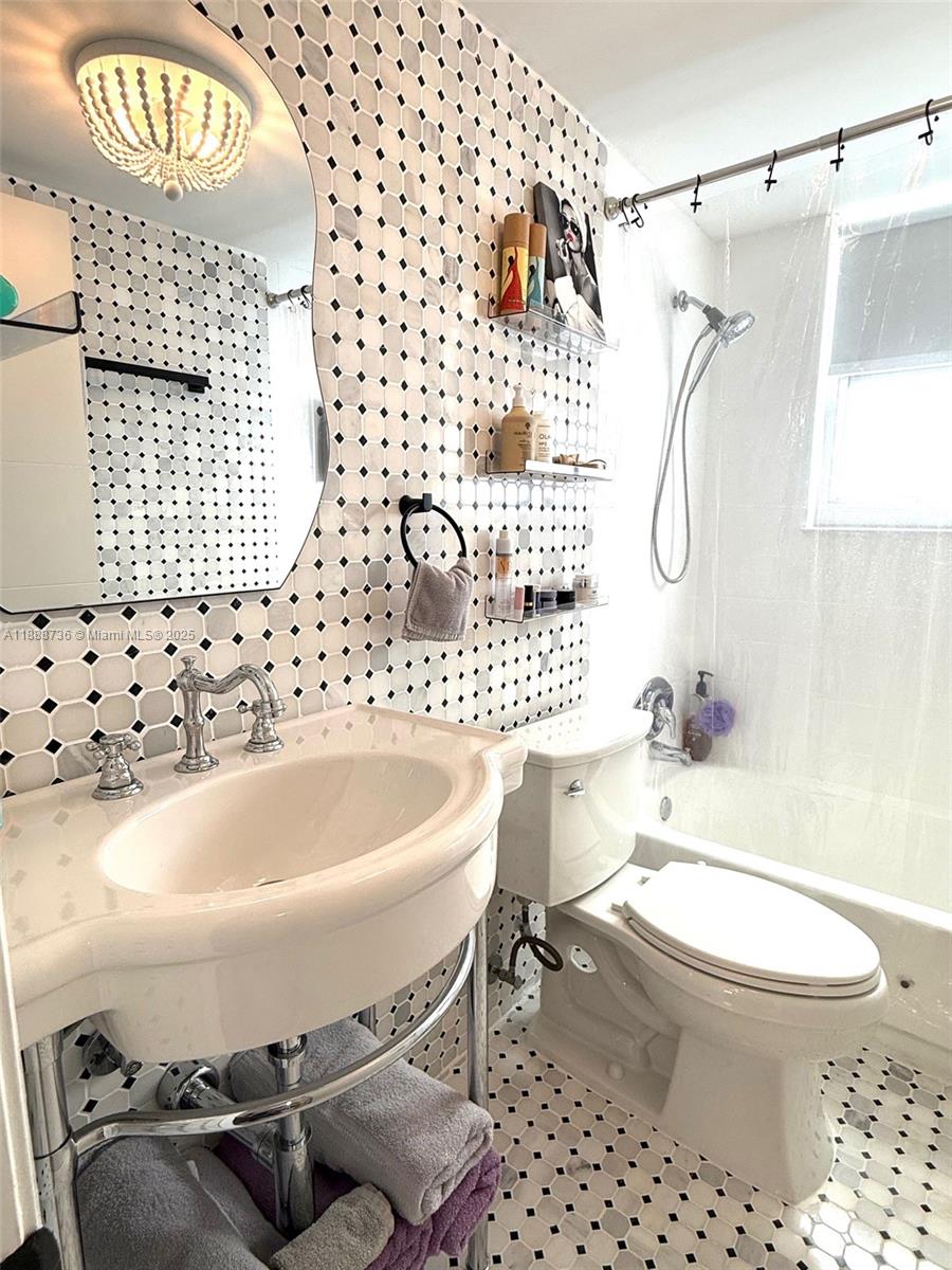 PRESIDENTIAL CORNERS COND - Residential