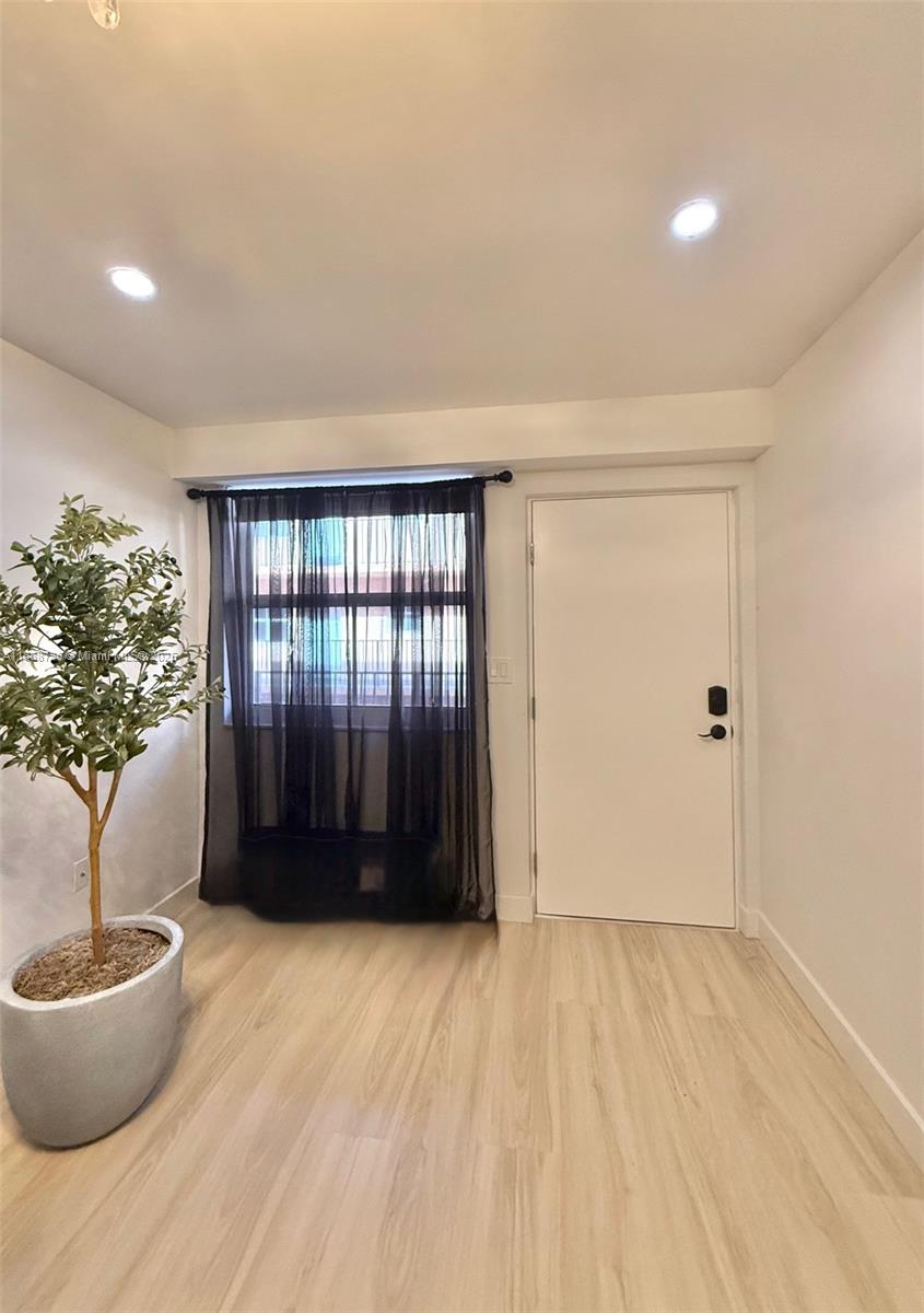 PRESIDENTIAL CORNERS COND - Residential