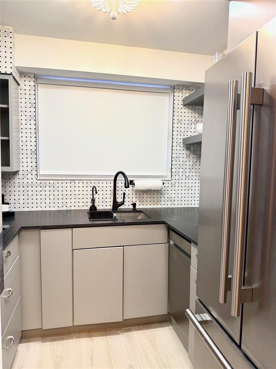 PRESIDENTIAL CORNERS COND - Residential