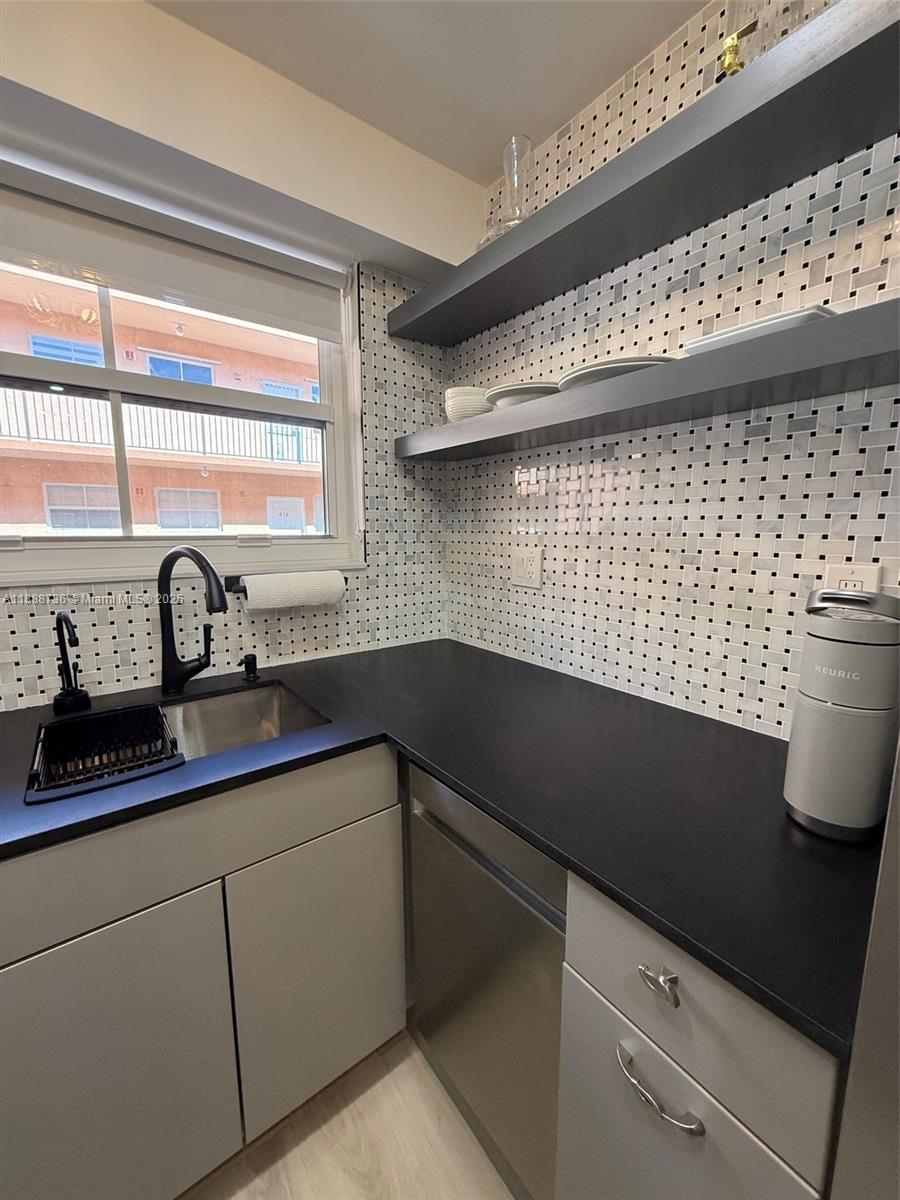 PRESIDENTIAL CORNERS COND - Residential