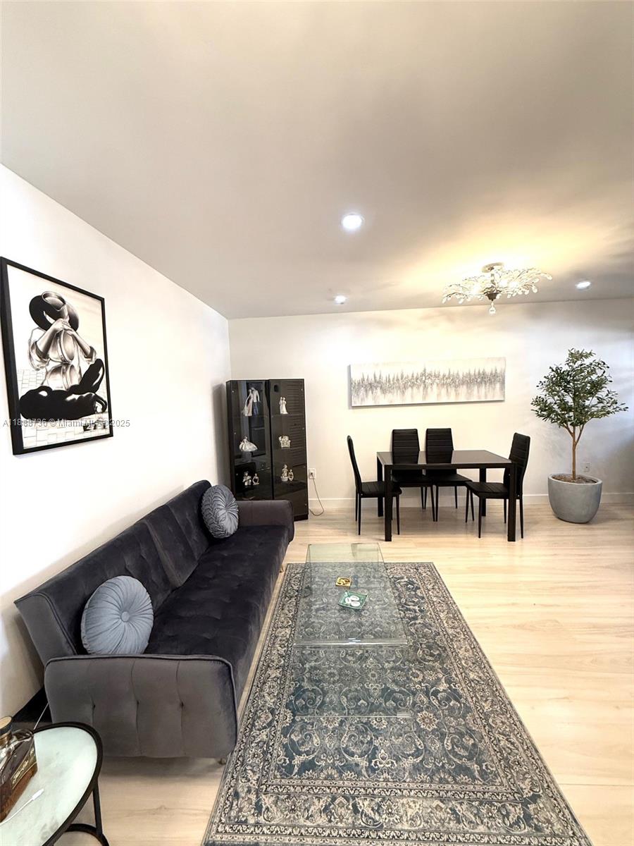 PRESIDENTIAL CORNERS COND - Residential