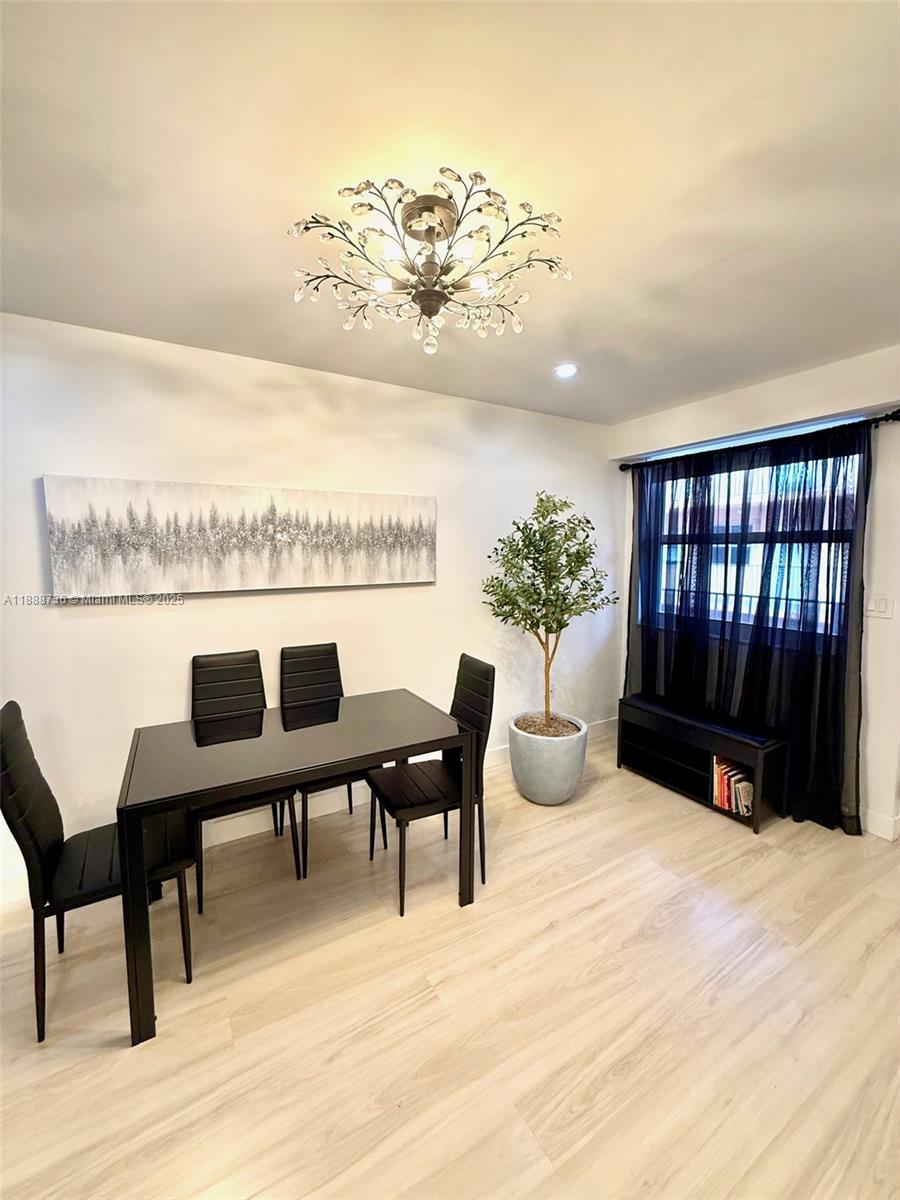 PRESIDENTIAL CORNERS COND - Residential