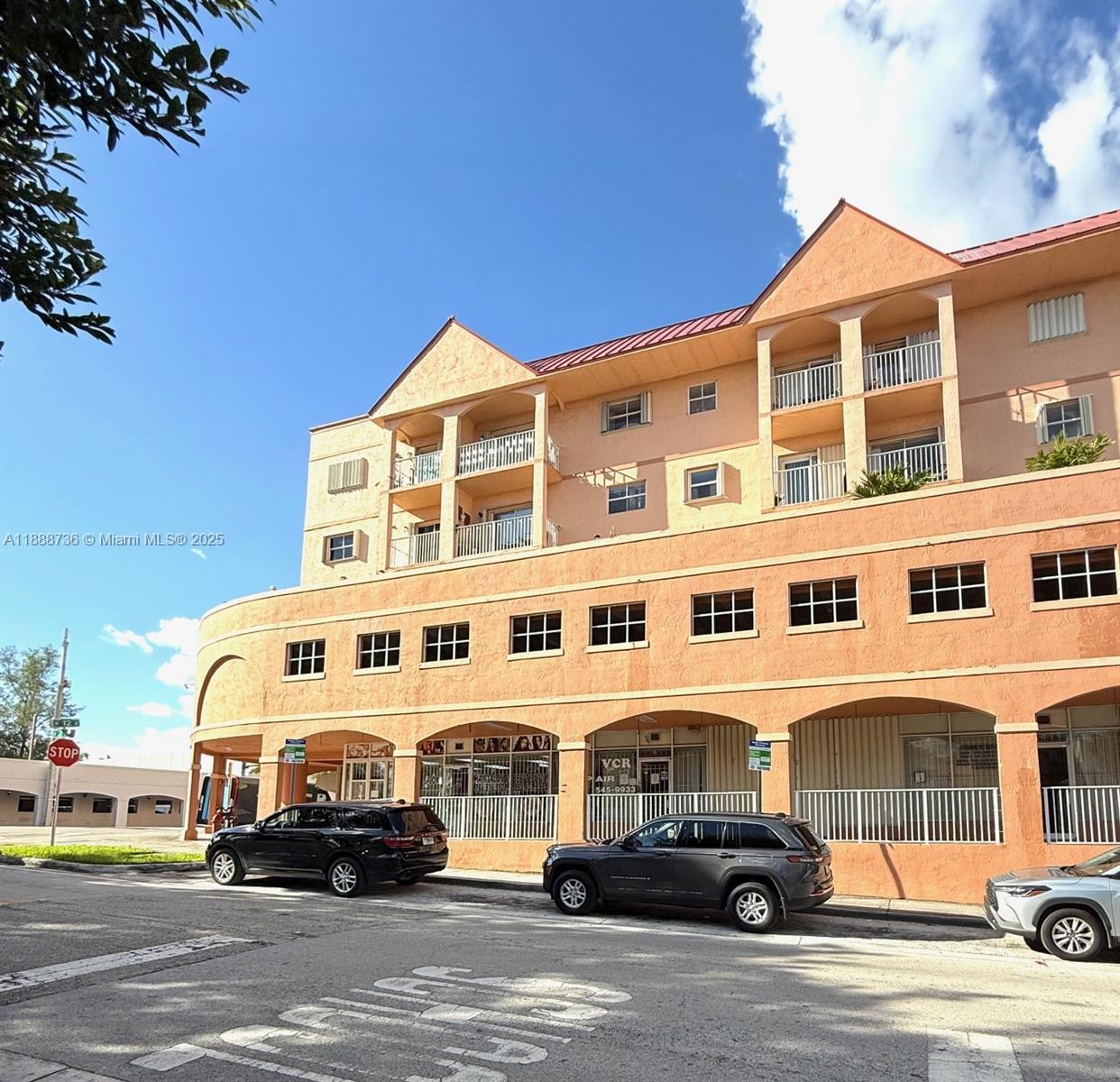 PRESIDENTIAL CORNERS COND - Residential