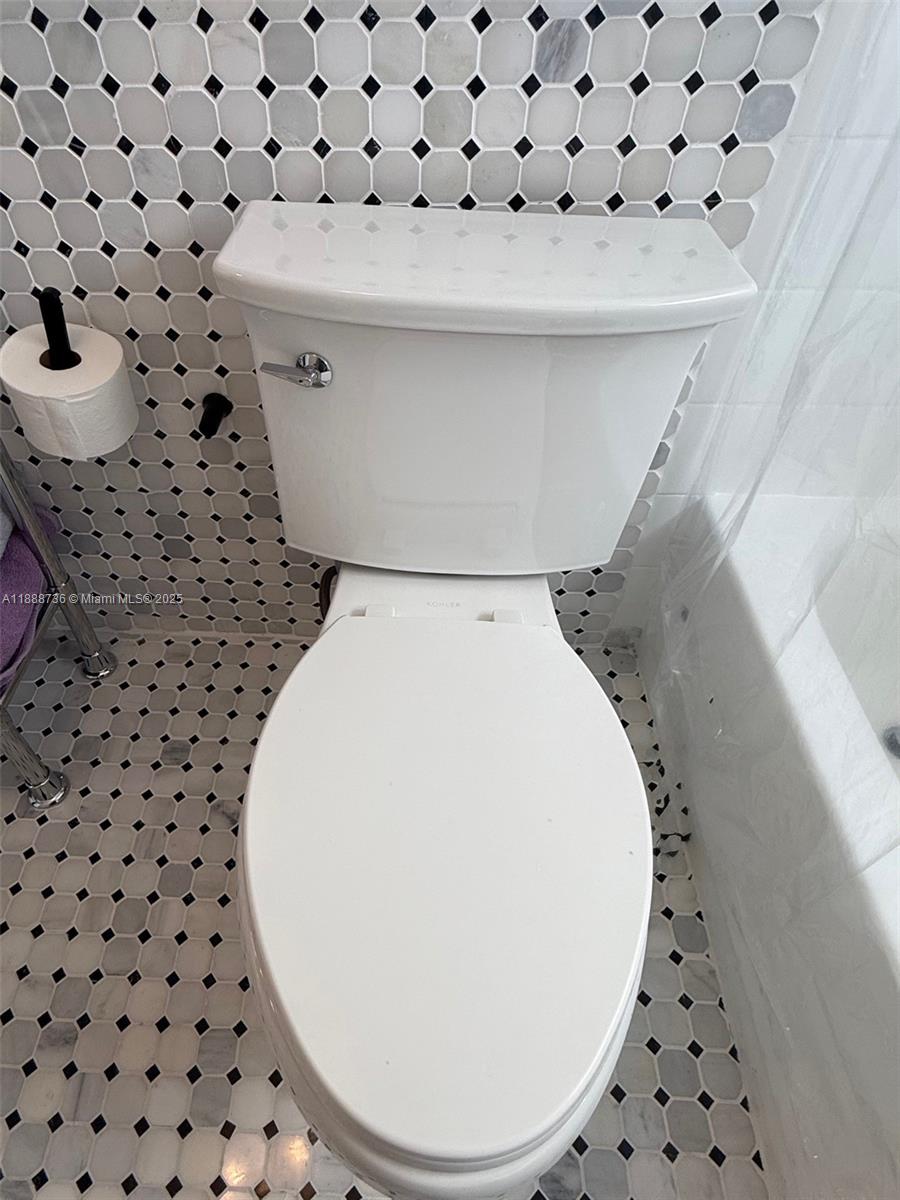 PRESIDENTIAL CORNERS COND - Residential