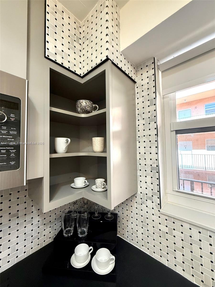 PRESIDENTIAL CORNERS COND - Residential