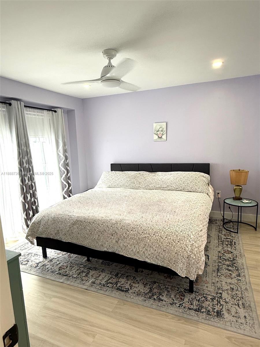 PRESIDENTIAL CORNERS COND - Residential