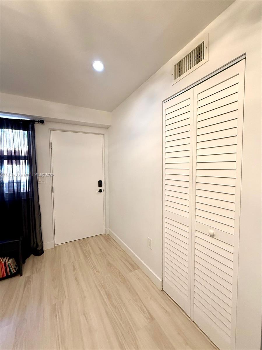 PRESIDENTIAL CORNERS COND - Residential