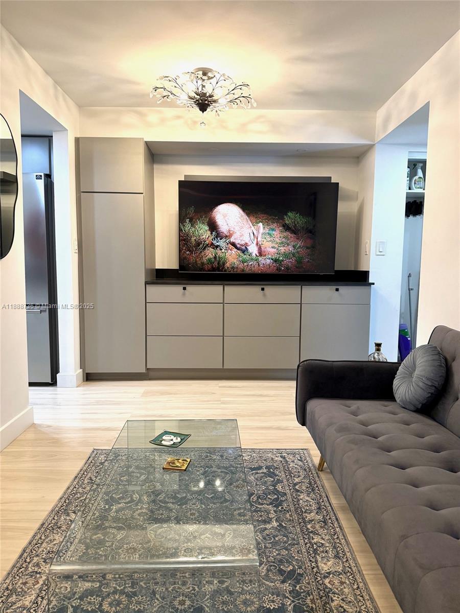 PRESIDENTIAL CORNERS COND - Residential