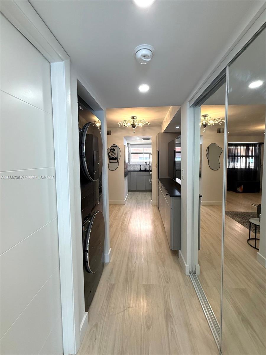 PRESIDENTIAL CORNERS COND - Residential