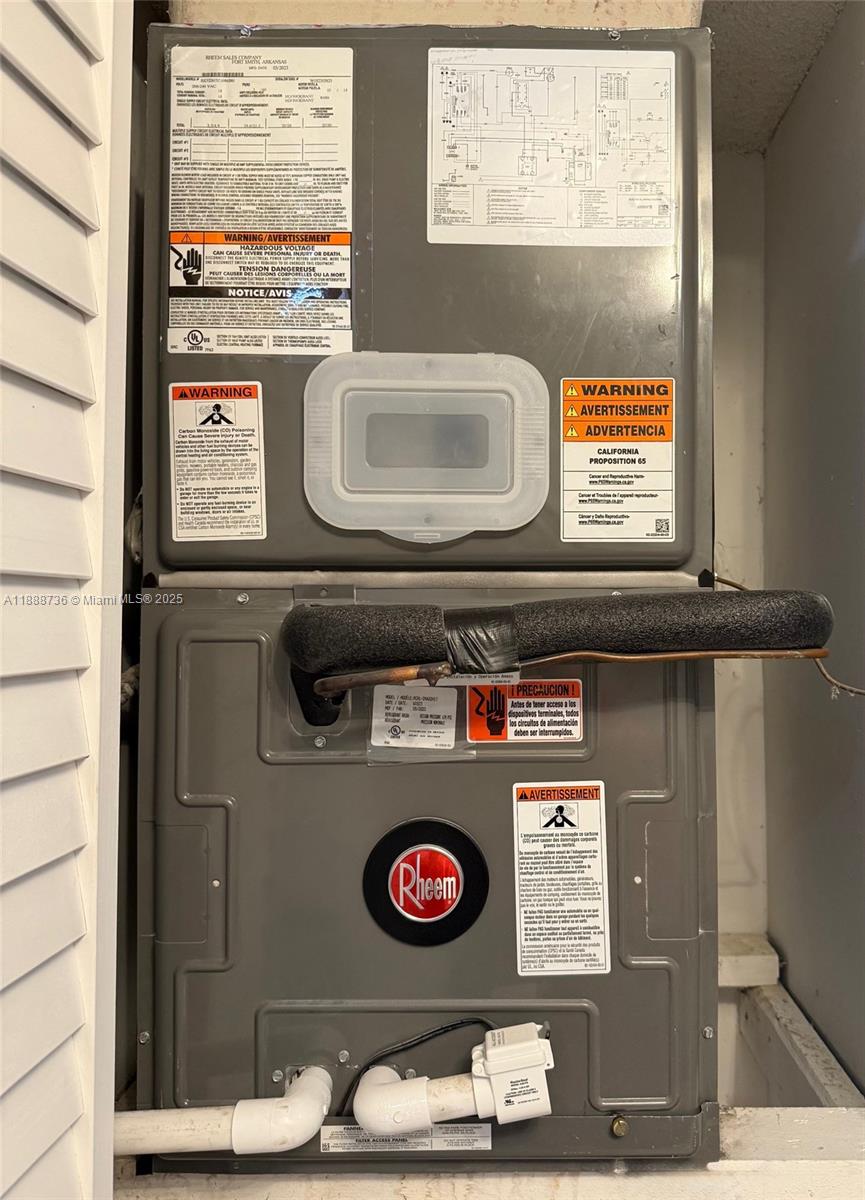 PRESIDENTIAL CORNERS COND - Residential