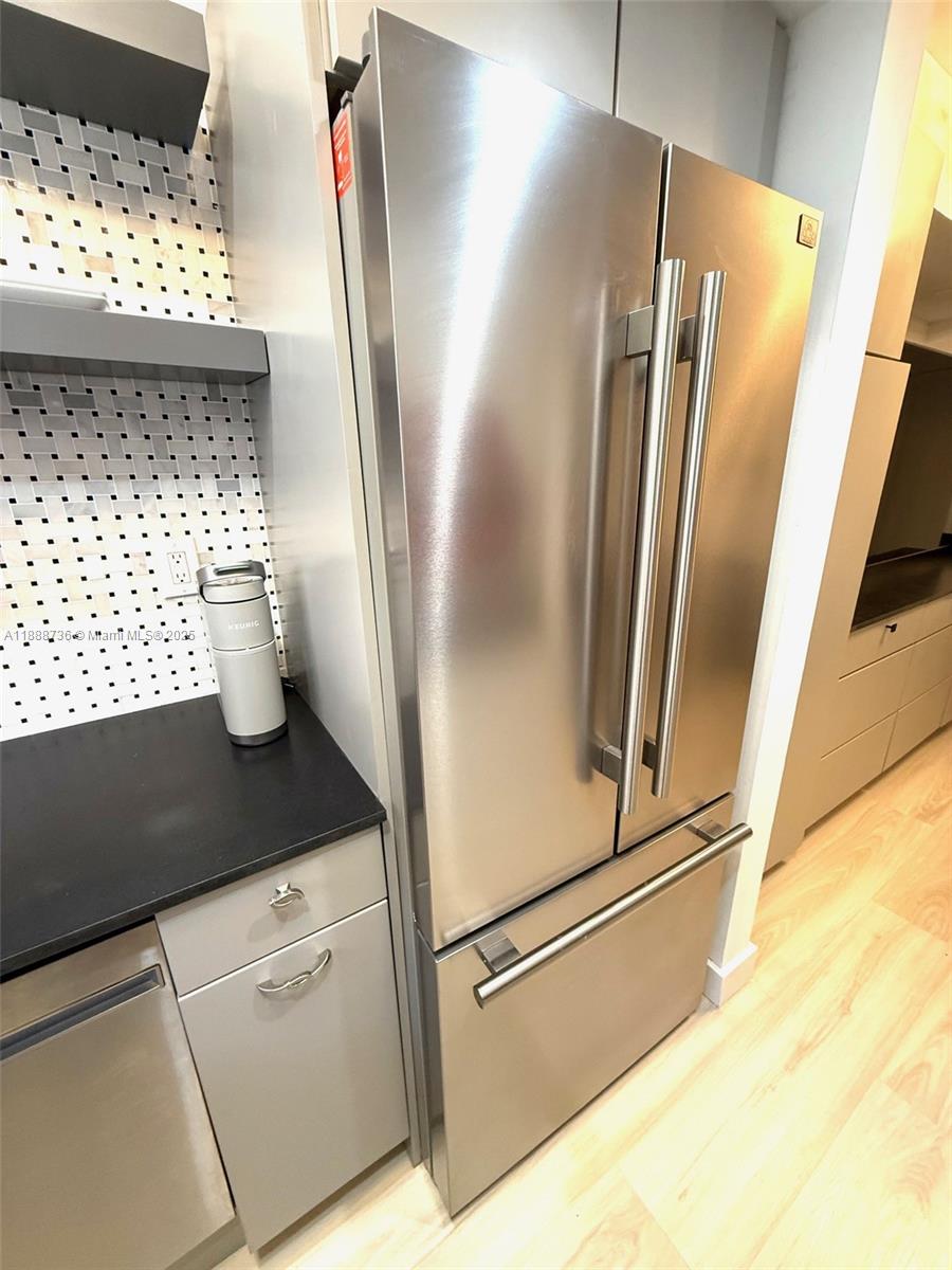 PRESIDENTIAL CORNERS COND - Residential