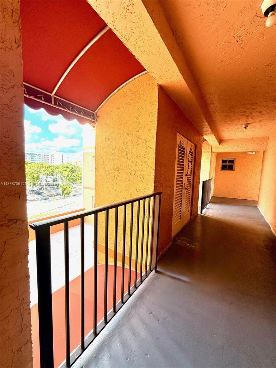 PRESIDENTIAL CORNERS COND - Residential