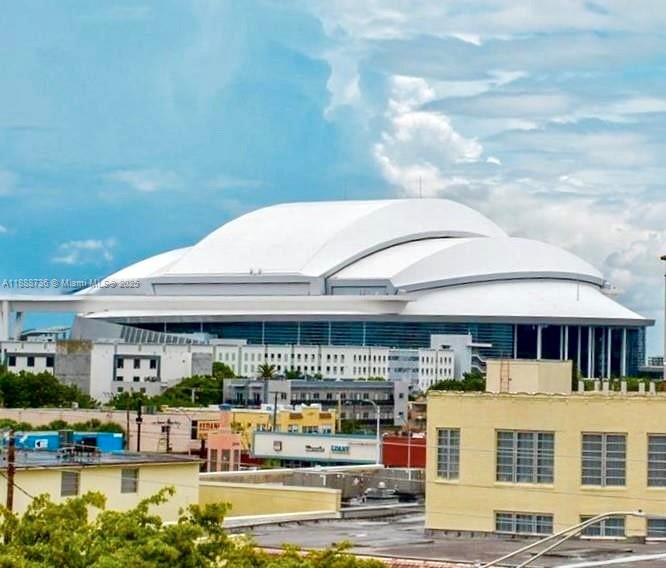 PRESIDENTIAL CORNERS COND - Residential