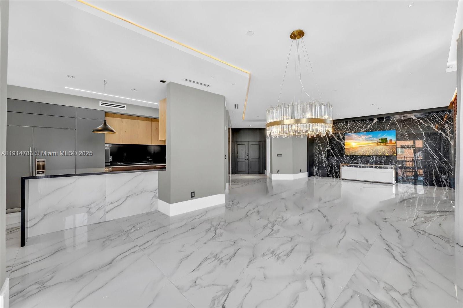 THE COURTS AT SOUTH BEACH - Residential