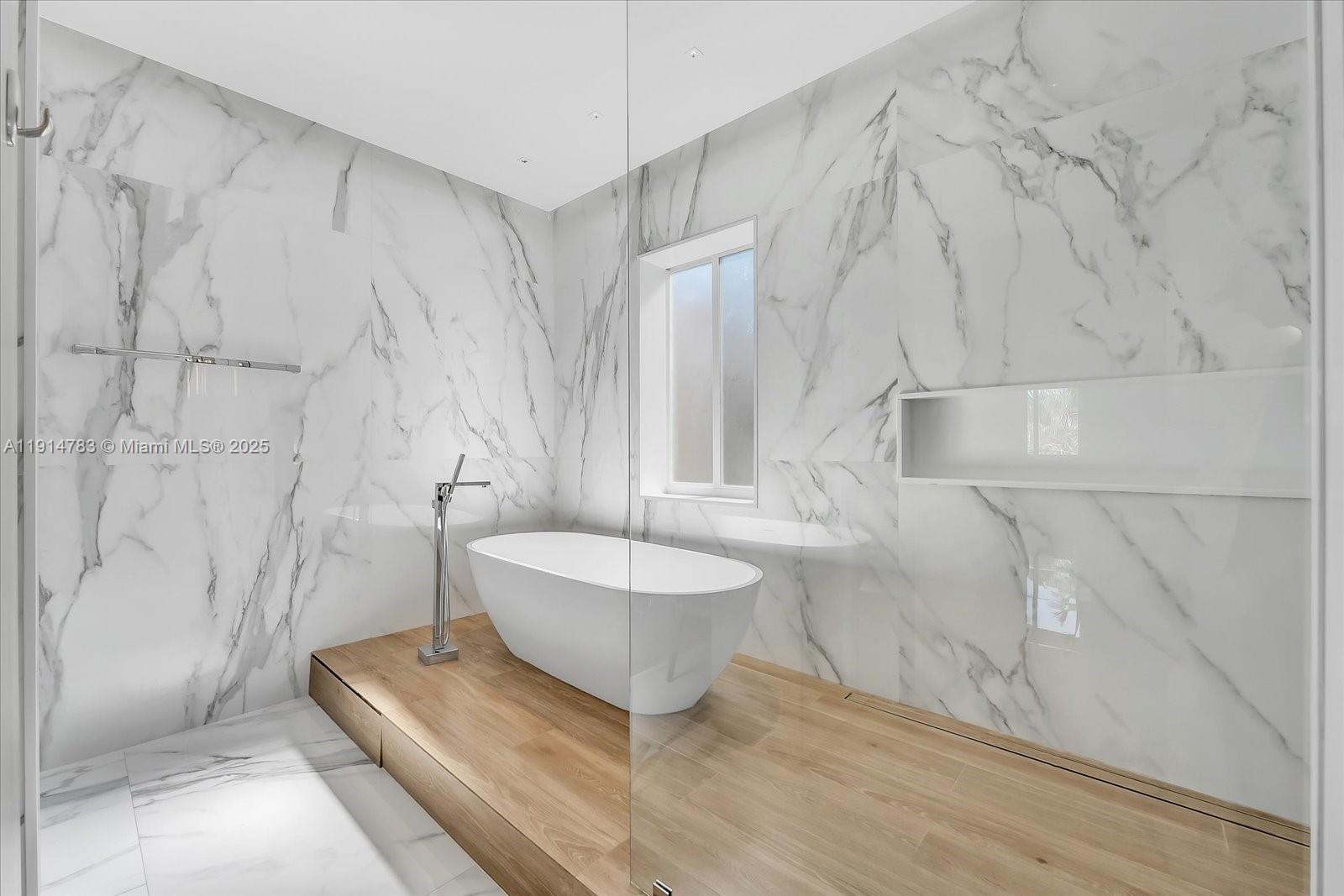 THE COURTS AT SOUTH BEACH - Residential