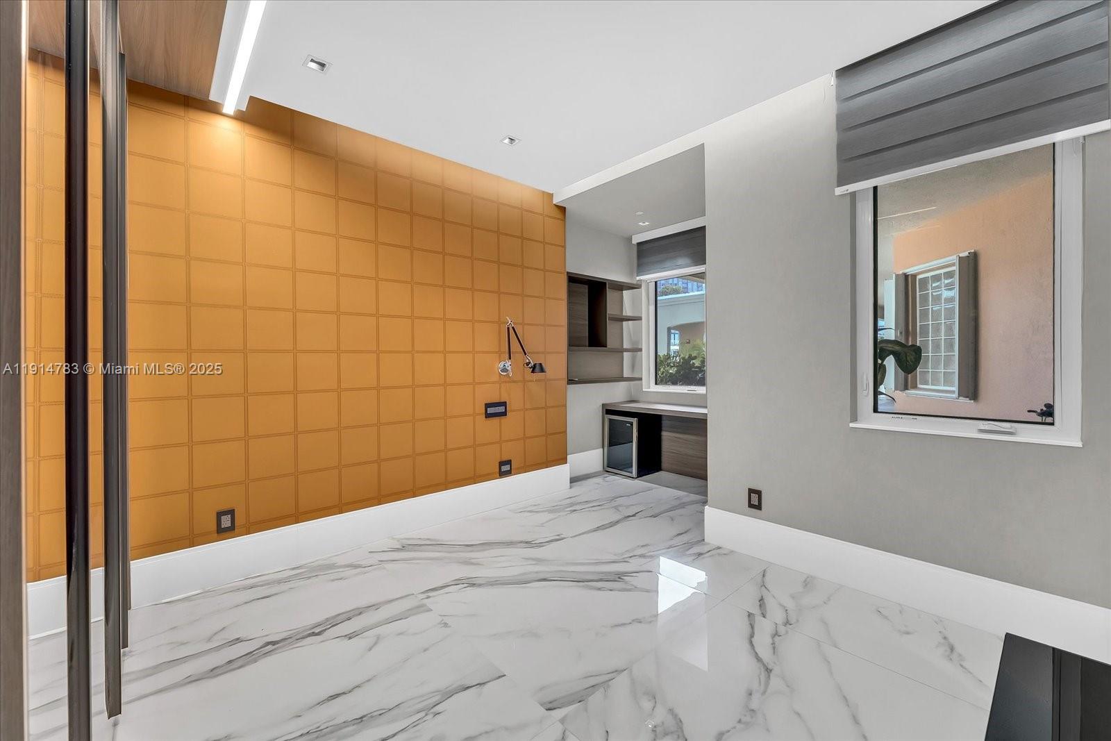 THE COURTS AT SOUTH BEACH - Residential