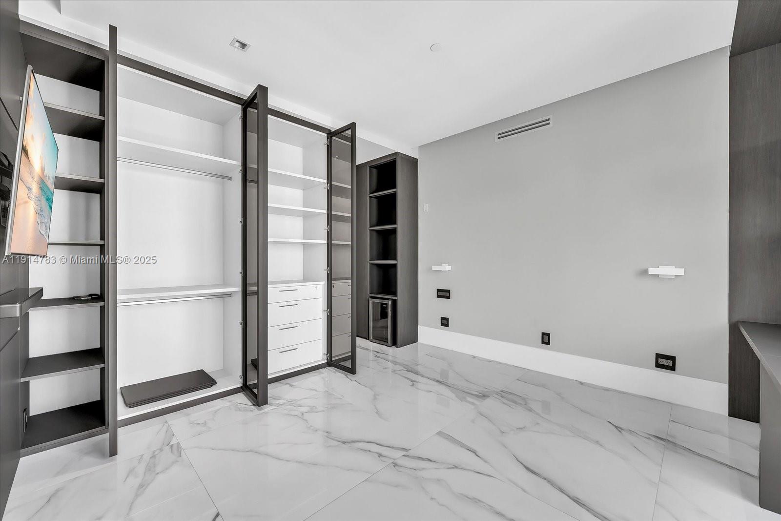 THE COURTS AT SOUTH BEACH - Residential