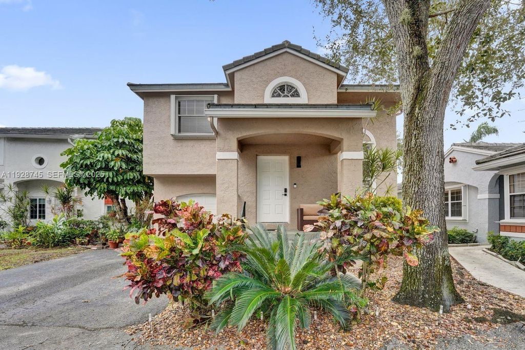 Photo of 805 NW 98th Ave, Plantation, FL 33324 (MLS # A11928745)